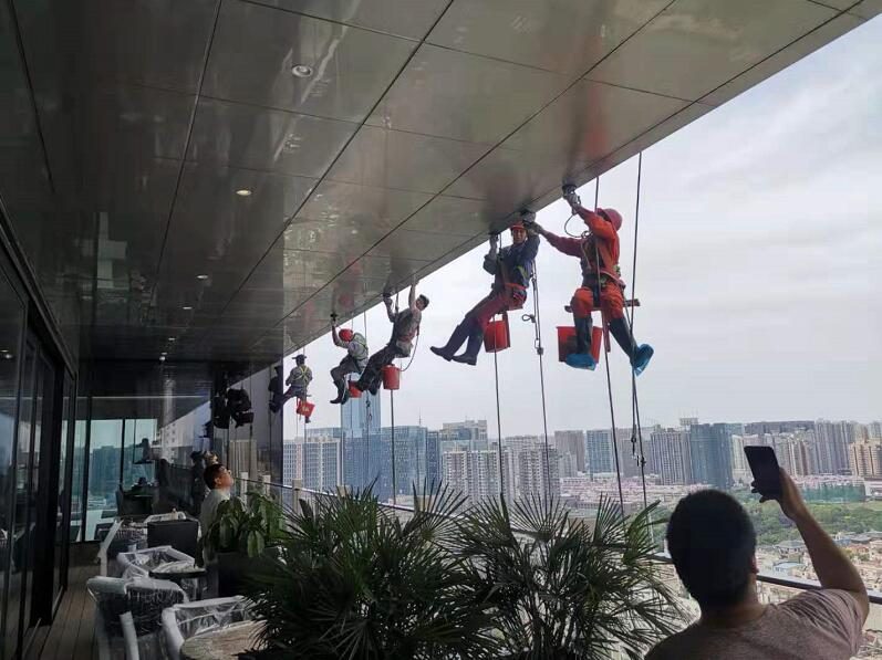 中大國際外墻清洗